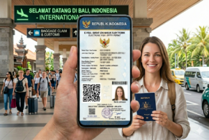 wisatawan-asing-memegang-paspor-dan-dokumen-evisa-indonesia